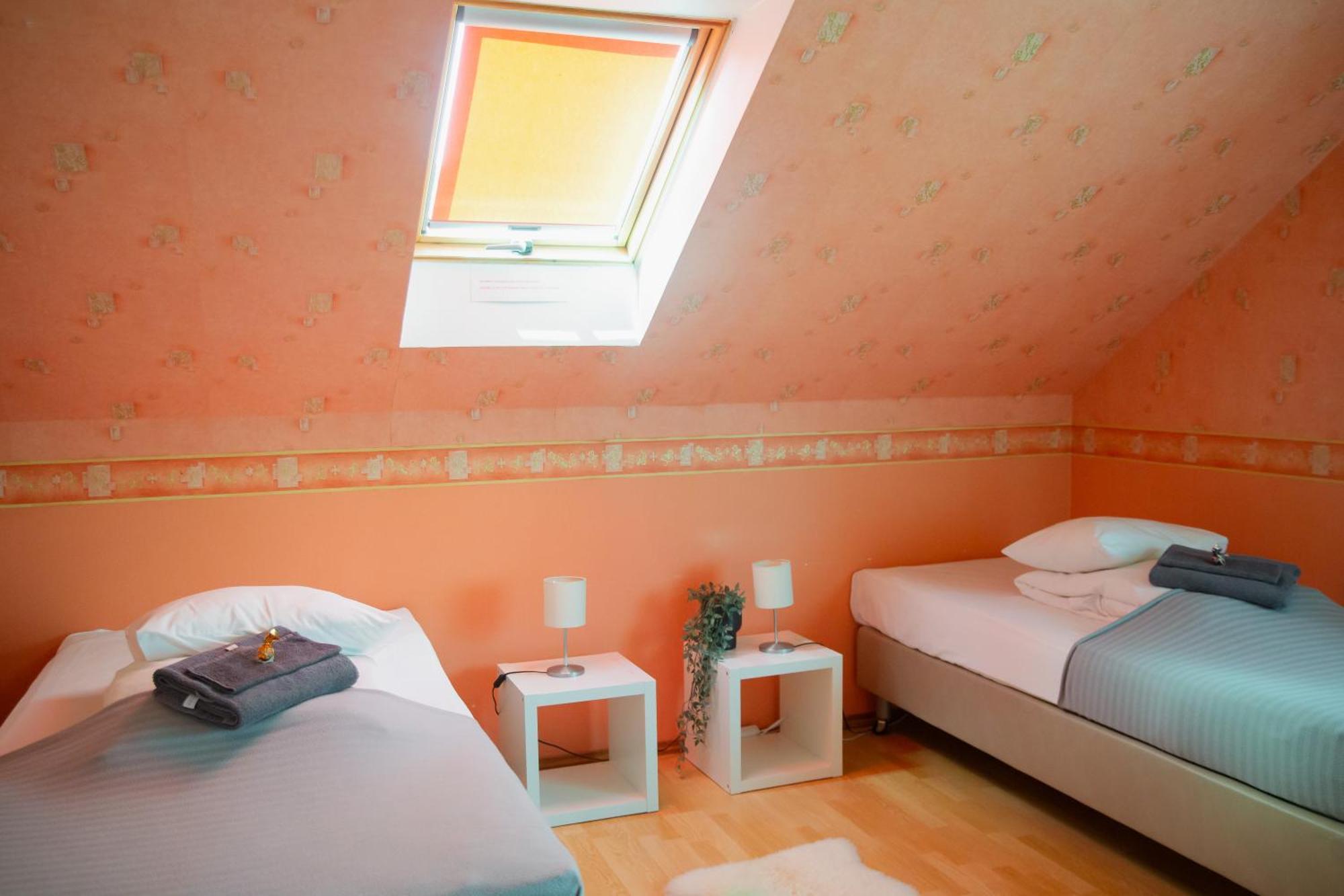 Konrad Family Guesthouse Κουρεσάαρε Δωμάτιο φωτογραφία