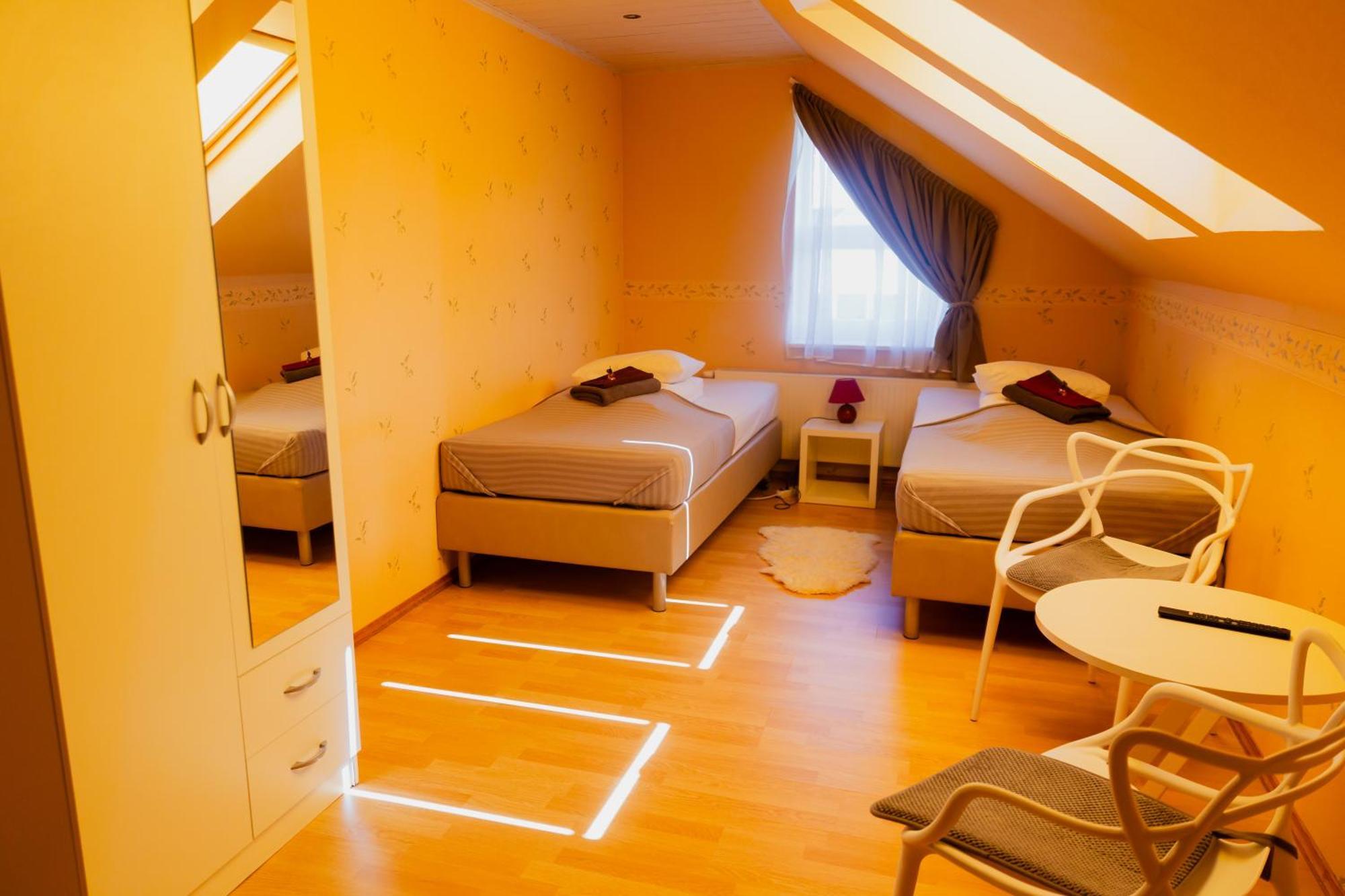 Konrad Family Guesthouse Κουρεσάαρε Δωμάτιο φωτογραφία
