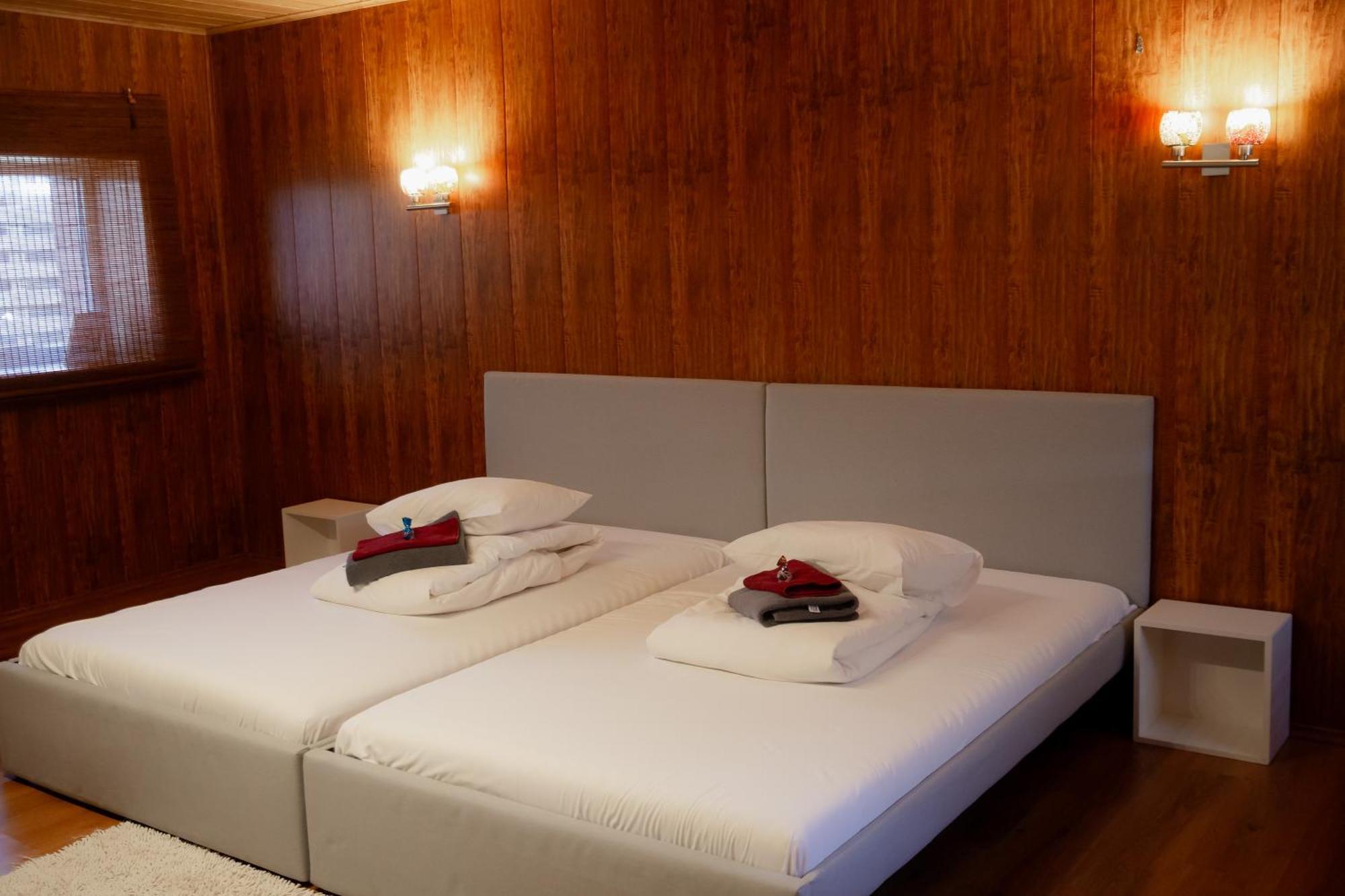 Konrad Family Guesthouse Κουρεσάαρε Δωμάτιο φωτογραφία