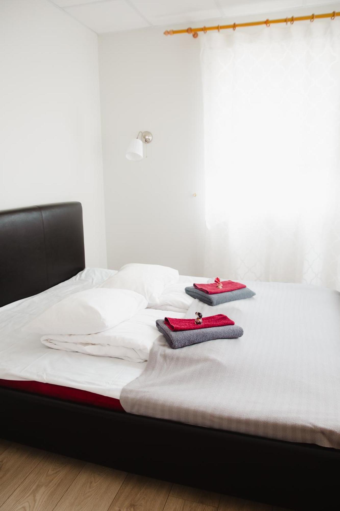 Konrad Family Guesthouse Κουρεσάαρε Δωμάτιο φωτογραφία